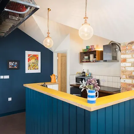 Pittville Loft Apartment - Central Cheltenham Highly Rated With Free Parking GLOUCESTERSHIRE Exterior photo