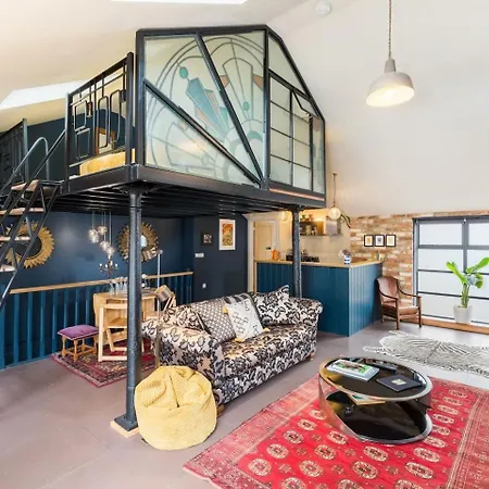 Pittville Loft Apartment - Central Cheltenham Highly Rated With Free Parking GLOUCESTERSHIRE Exterior photo
