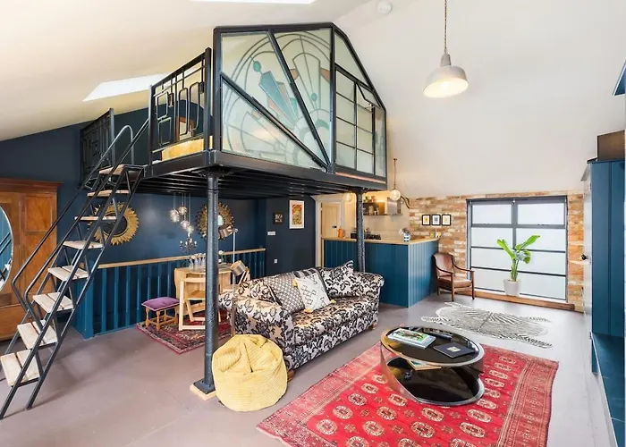 Pittville Loft Apartment - Central Cheltenham Highly Rated With Free Parking