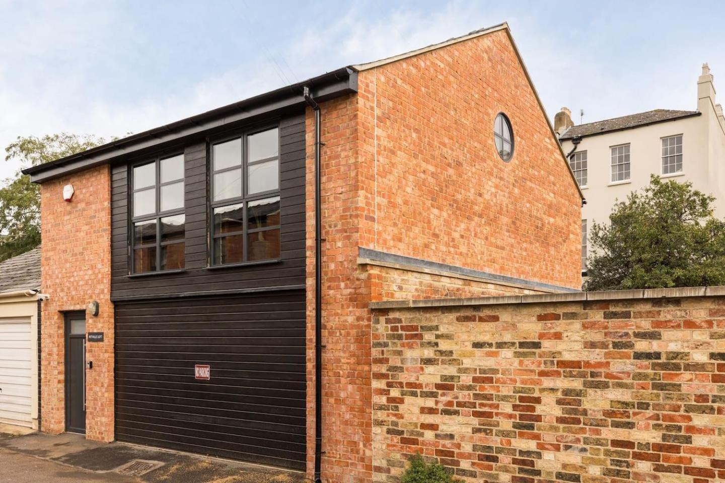 Pittville Loft - Cheltenham Highly Rated With Free Parking Apartment *